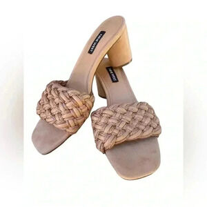 Nine West Women's Driah Tan Neutral
Braided Slide heel Sandal sz 6 preloved